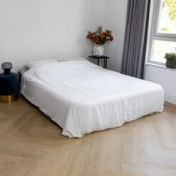 BluMill Luchtbed - 2-persoons - Ingebouwde Pomp - 203x152x36 Cm - Duurzame Keuze -Kampeermeubilair 1200x1200 428