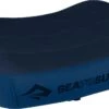 Sea To Summit Aeros Premium - Opblaasbaar Hoofdkussen - Large Navy Blue -Kampeermeubilair 1200x676 1